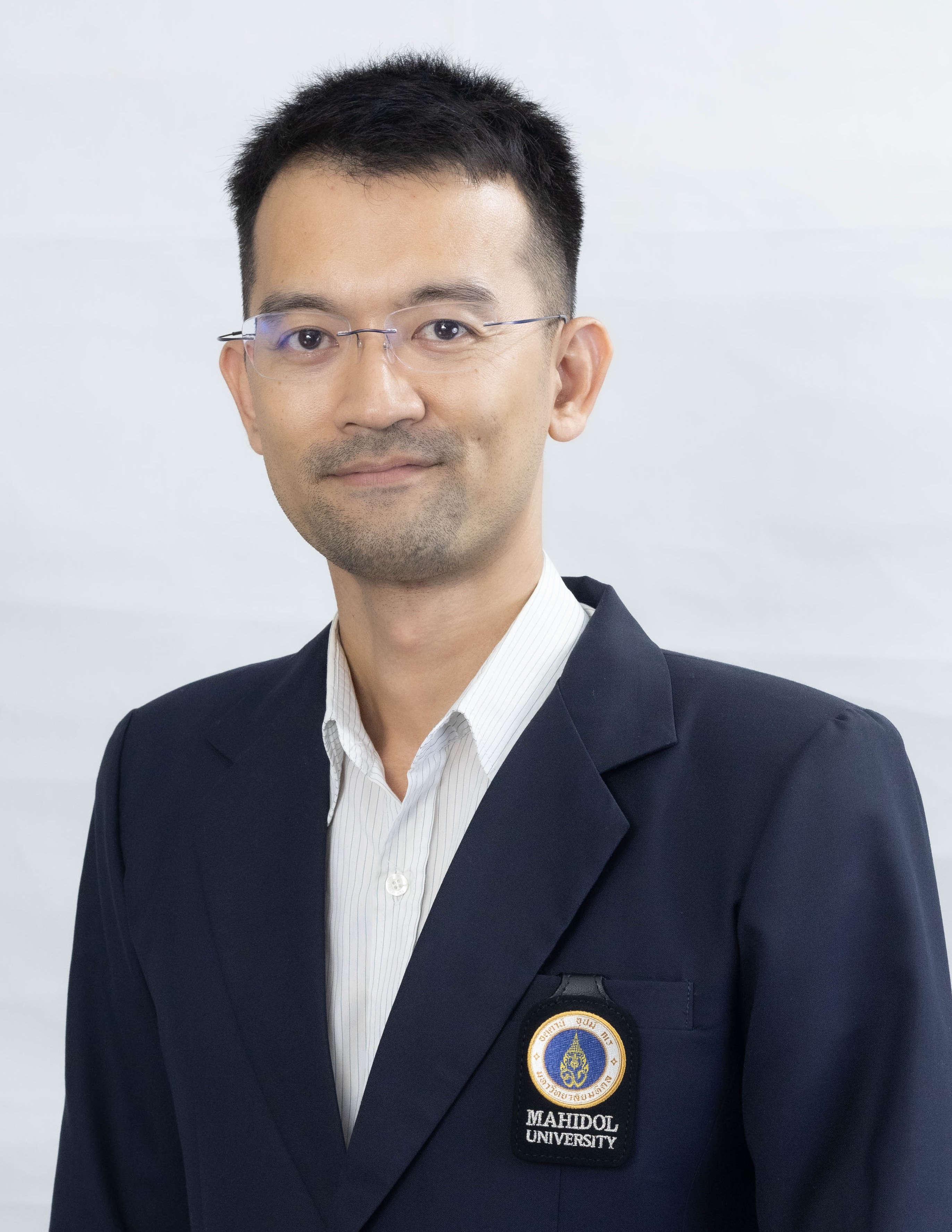 อาจารย์ธีรนิติ พวงกฤษ